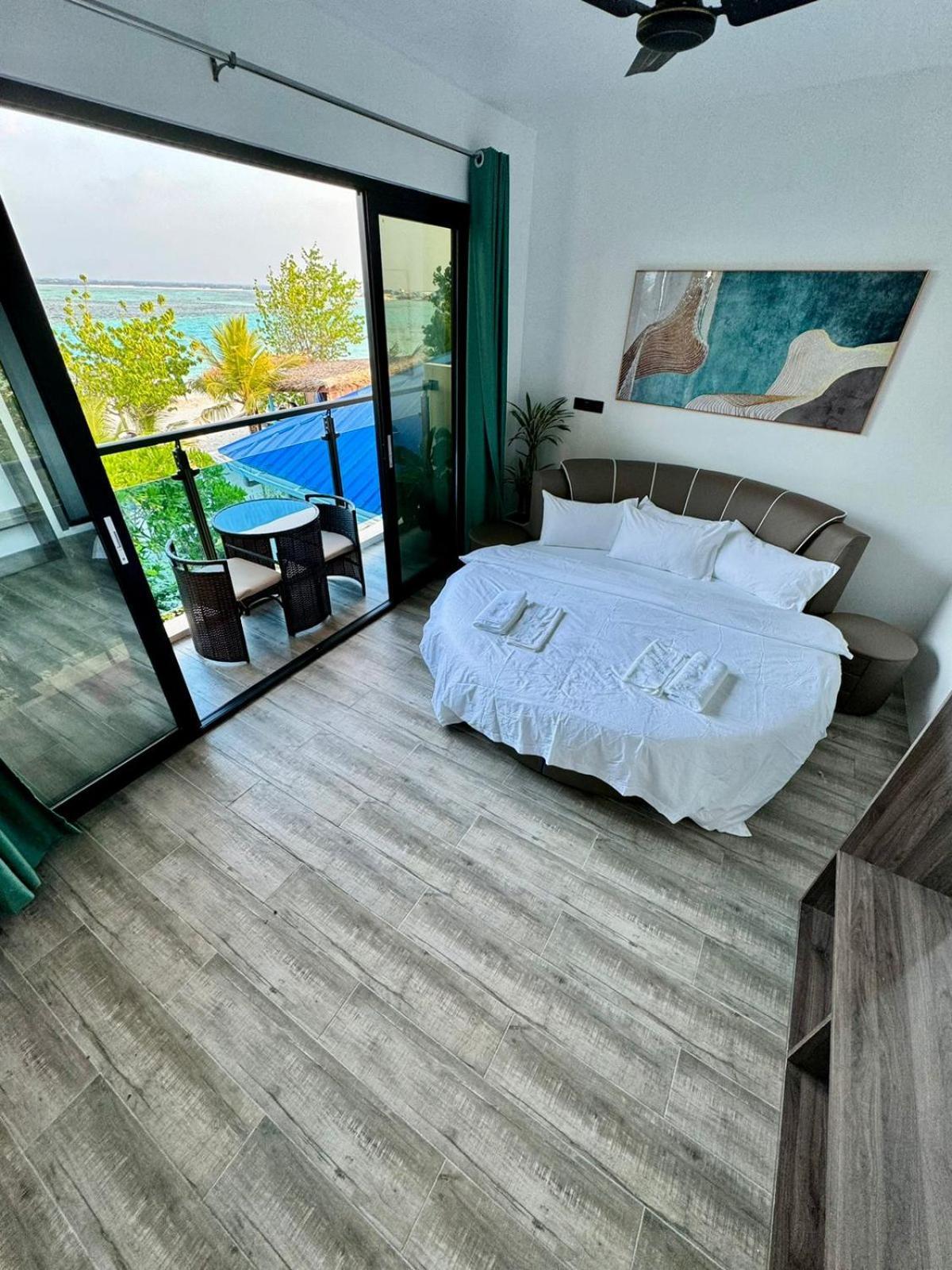 Hotel Bibee Maldives Dhiffushi Esterno foto