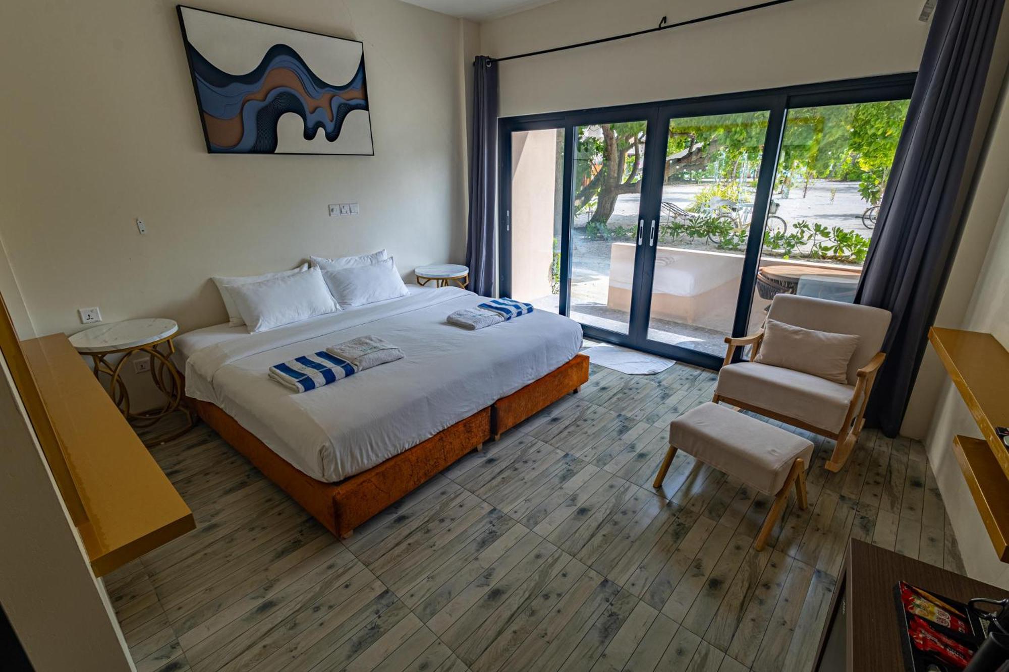 Hotel Bibee Maldives Dhiffushi Esterno foto