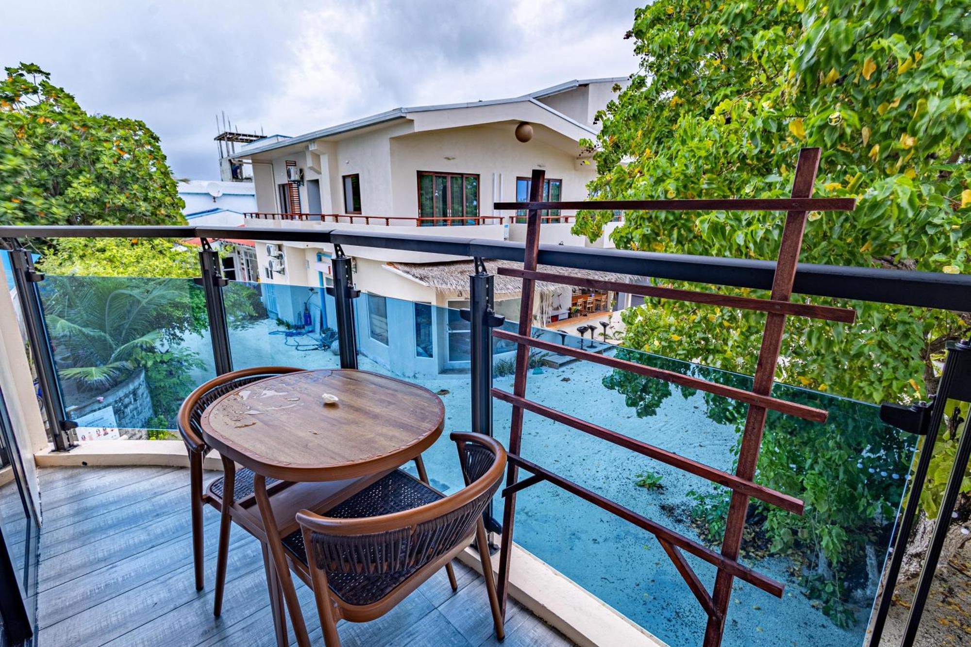 Hotel Bibee Maldives Dhiffushi Esterno foto