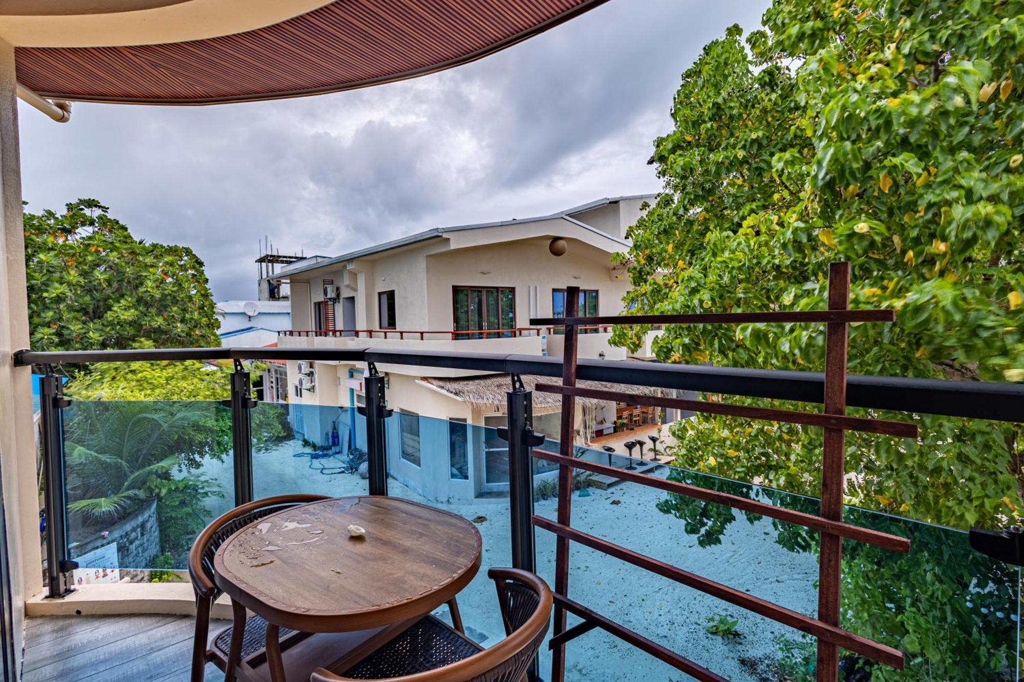 Hotel Bibee Maldives Dhiffushi Esterno foto