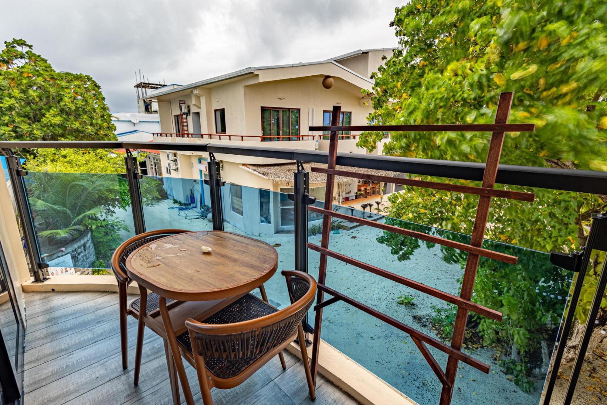Hotel Bibee Maldives Dhiffushi Esterno foto