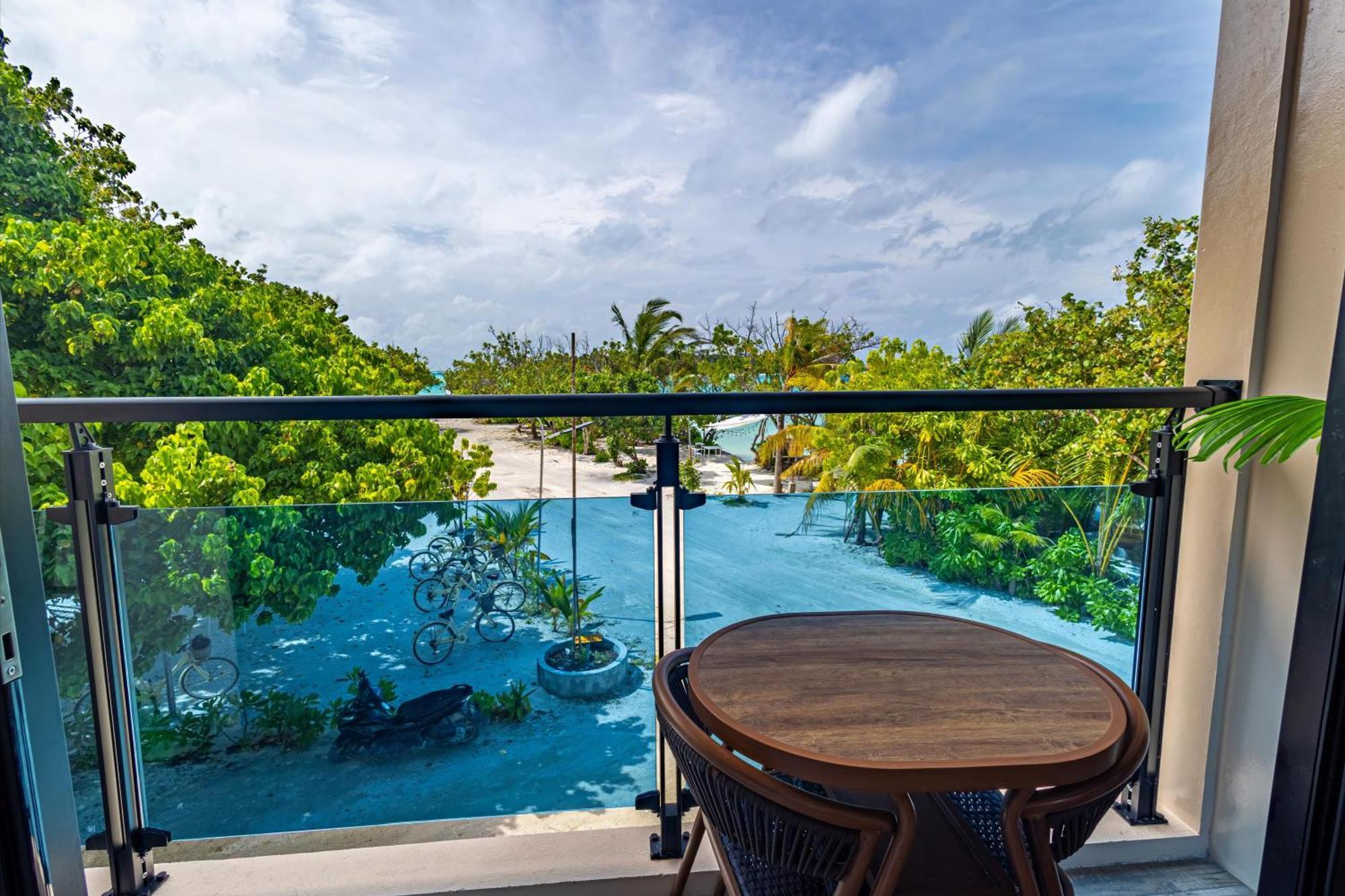 Hotel Bibee Maldives Dhiffushi Esterno foto
