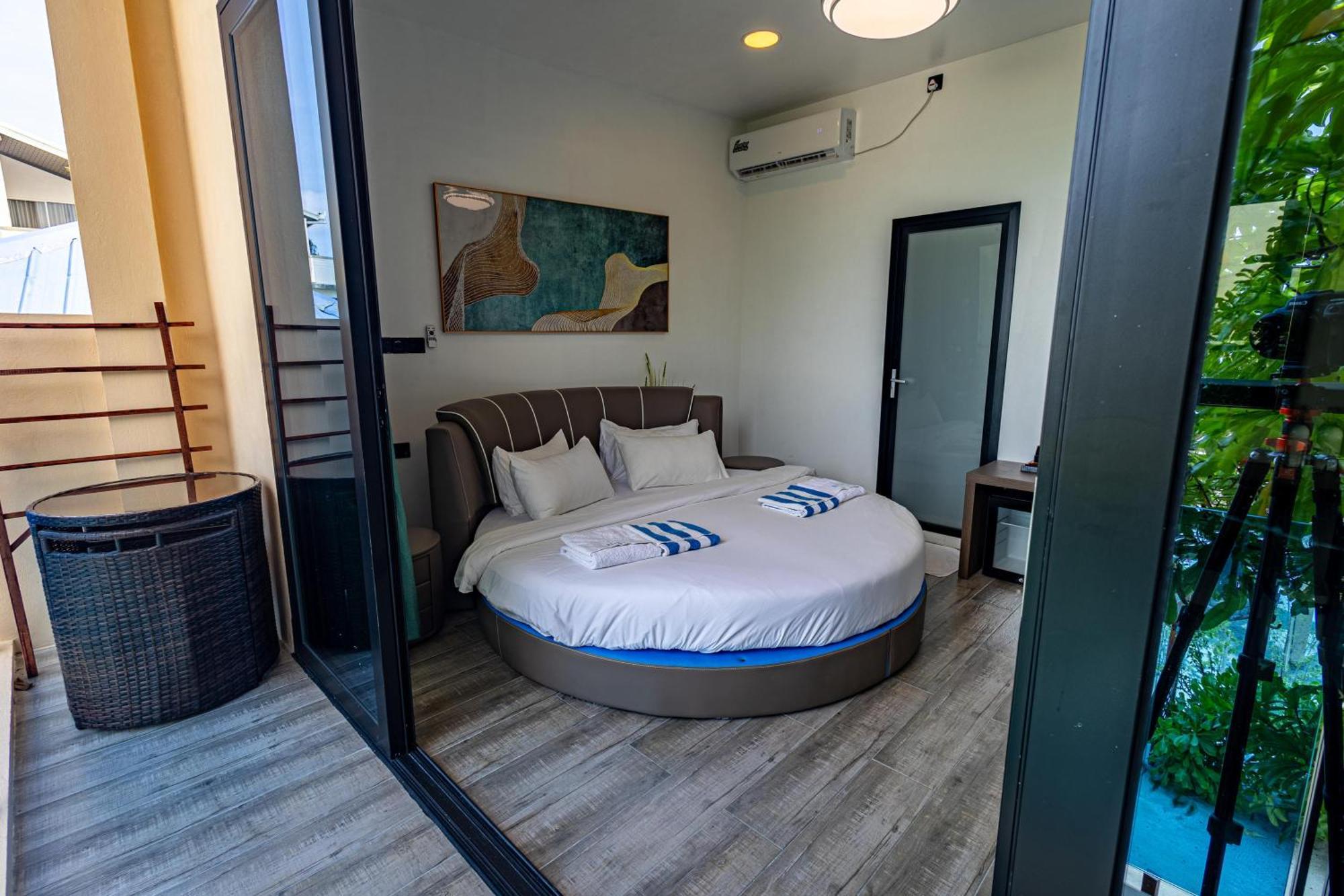Hotel Bibee Maldives Dhiffushi Esterno foto
