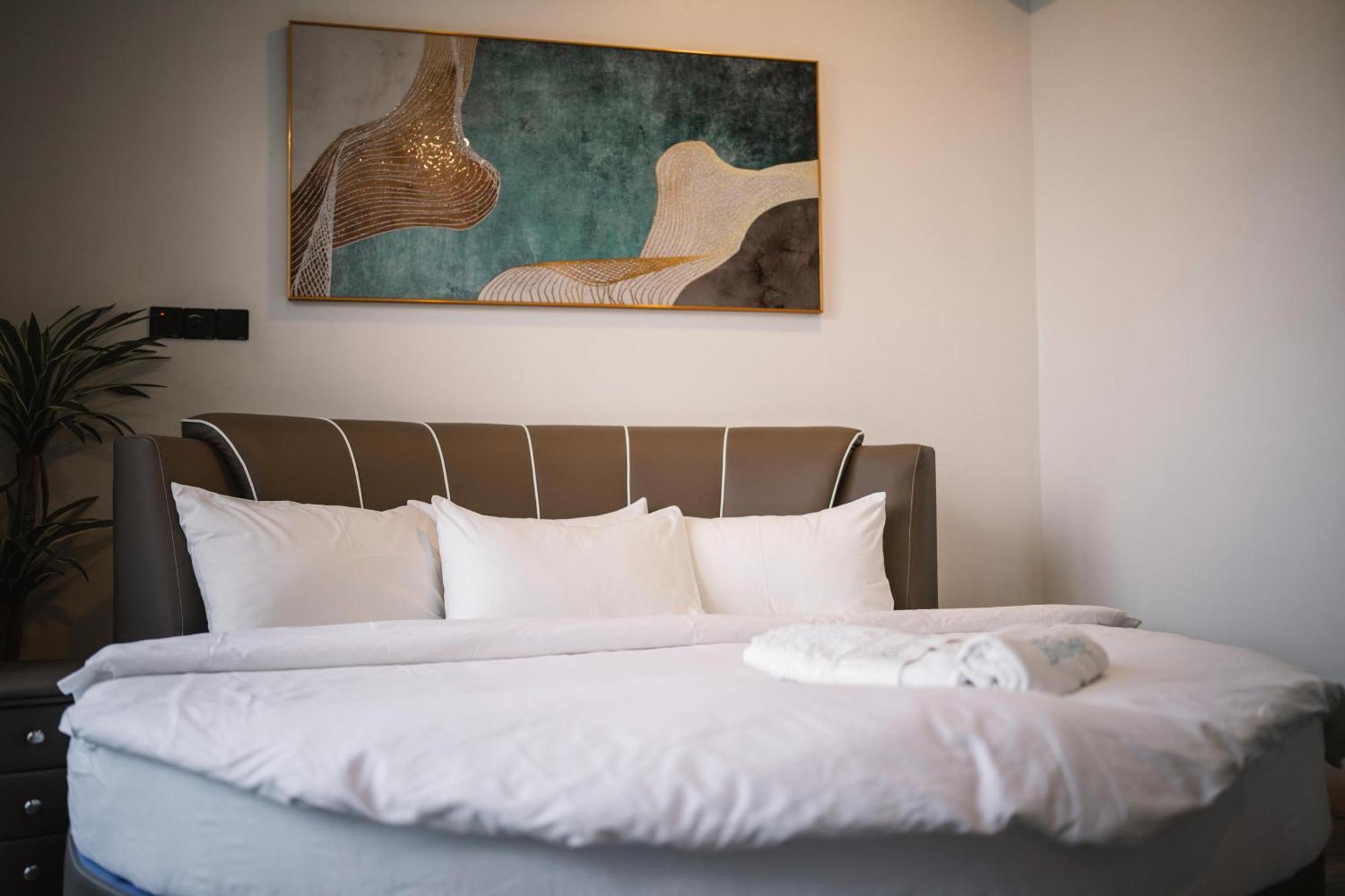 Hotel Bibee Maldives Dhiffushi Esterno foto