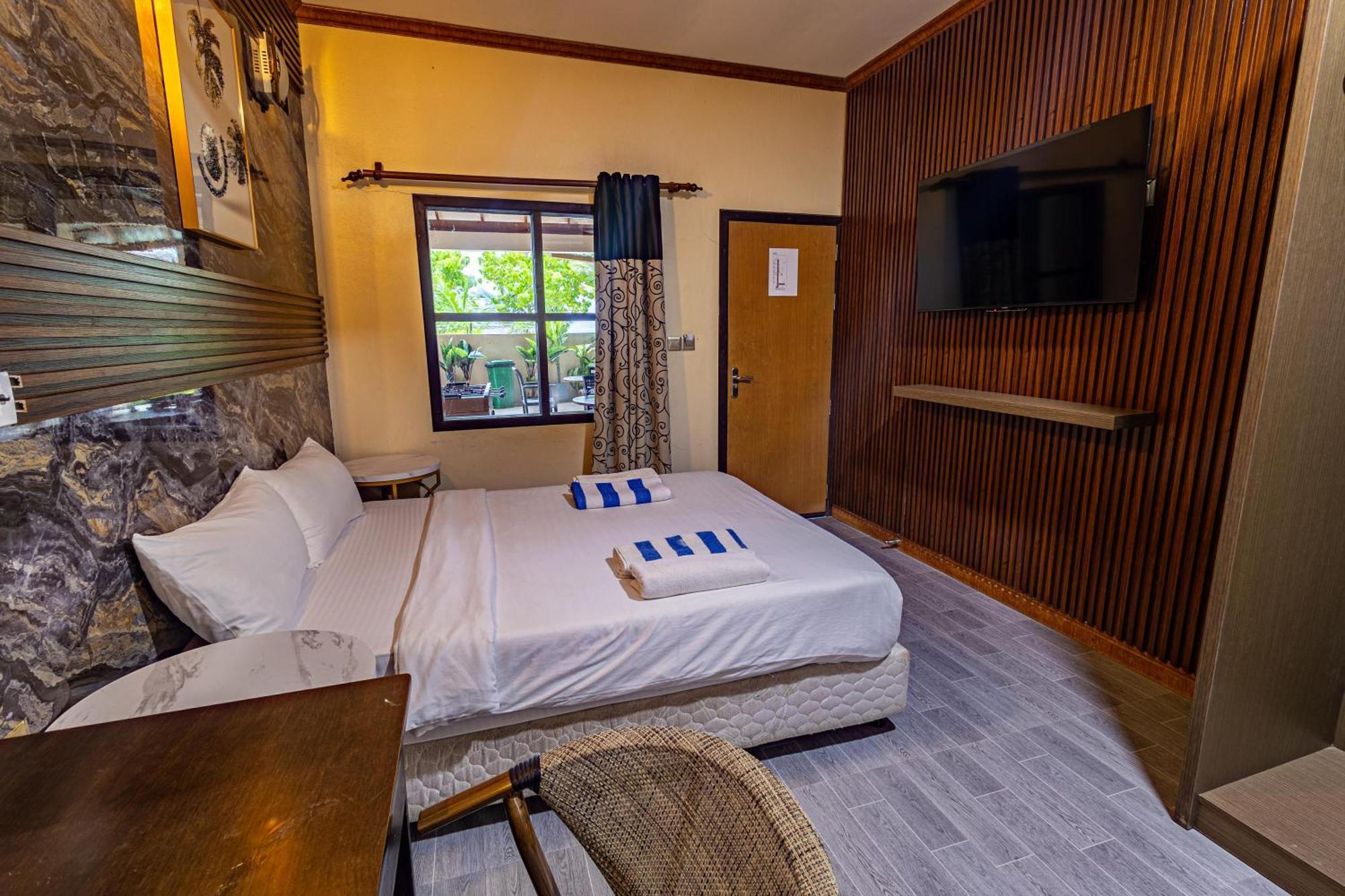 Hotel Bibee Maldives Dhiffushi Esterno foto