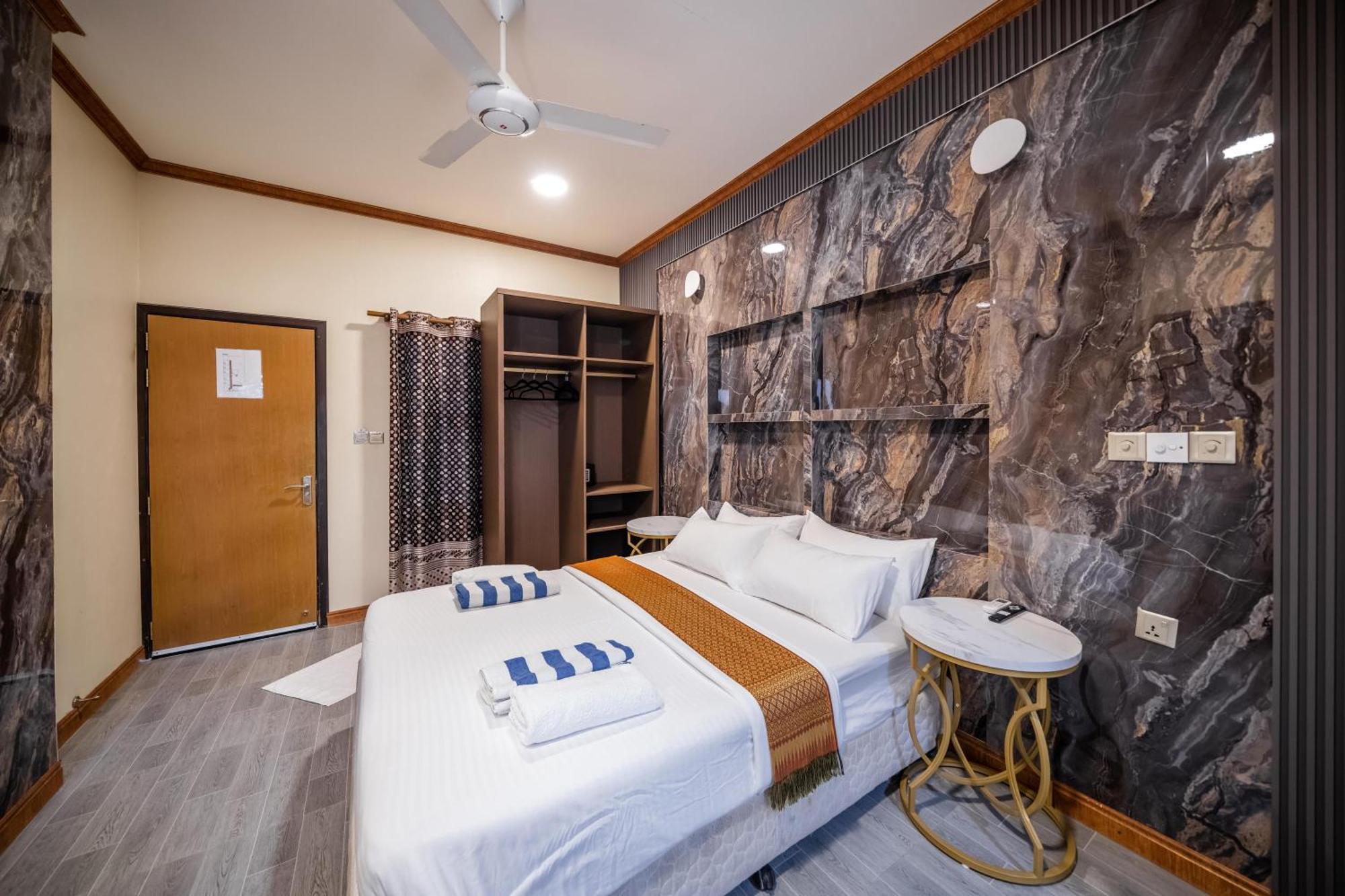 Hotel Bibee Maldives Dhiffushi Esterno foto
