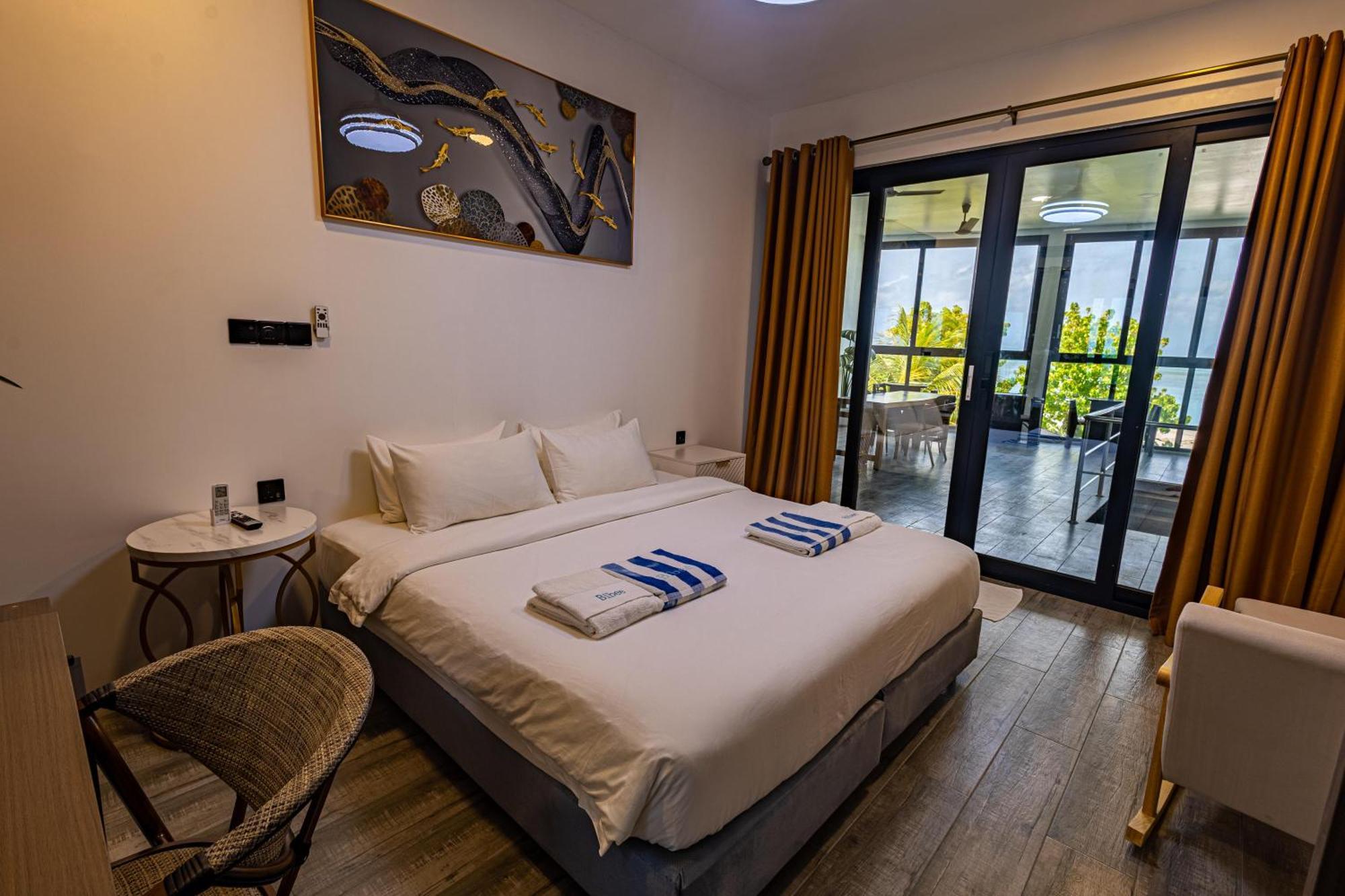 Hotel Bibee Maldives Dhiffushi Esterno foto