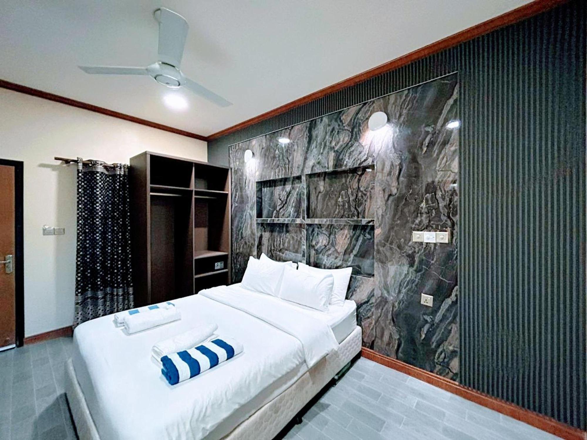 Hotel Bibee Maldives Dhiffushi Esterno foto