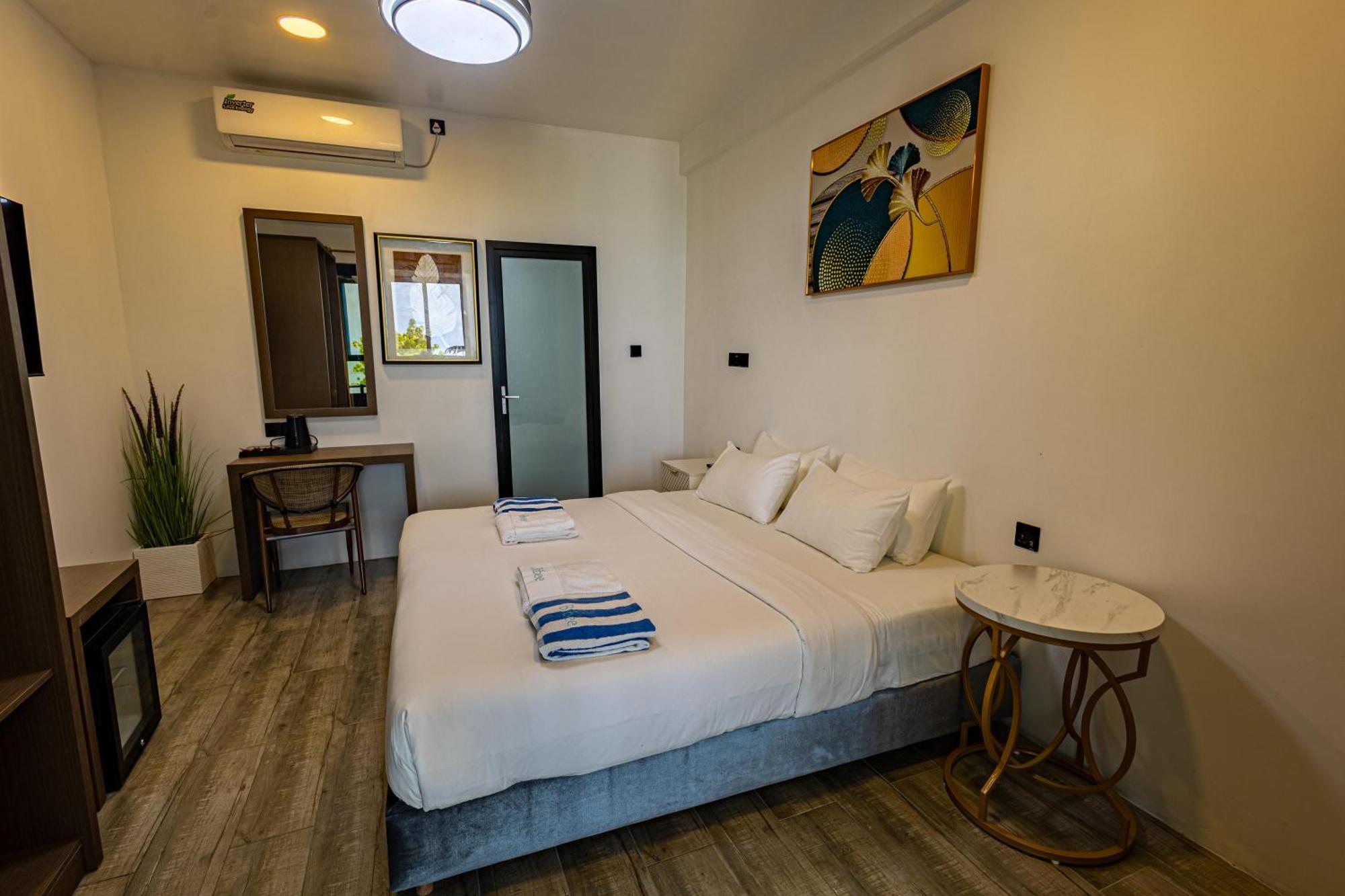 Hotel Bibee Maldives Dhiffushi Esterno foto
